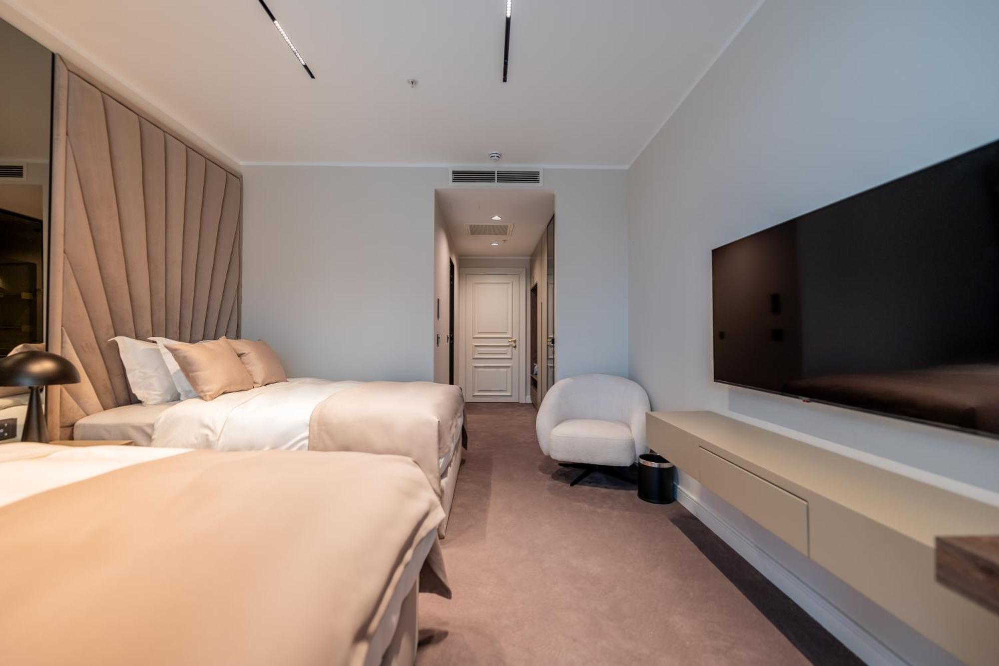 New Belgrade Premium Hotel Exterior photo